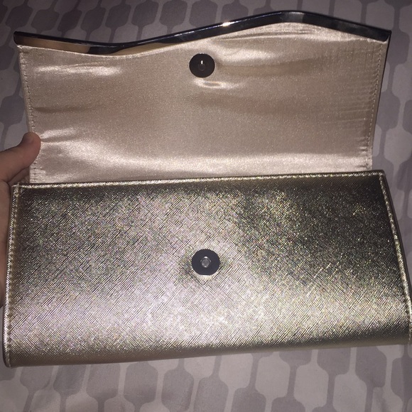 Clutch - Picture 2 of 3